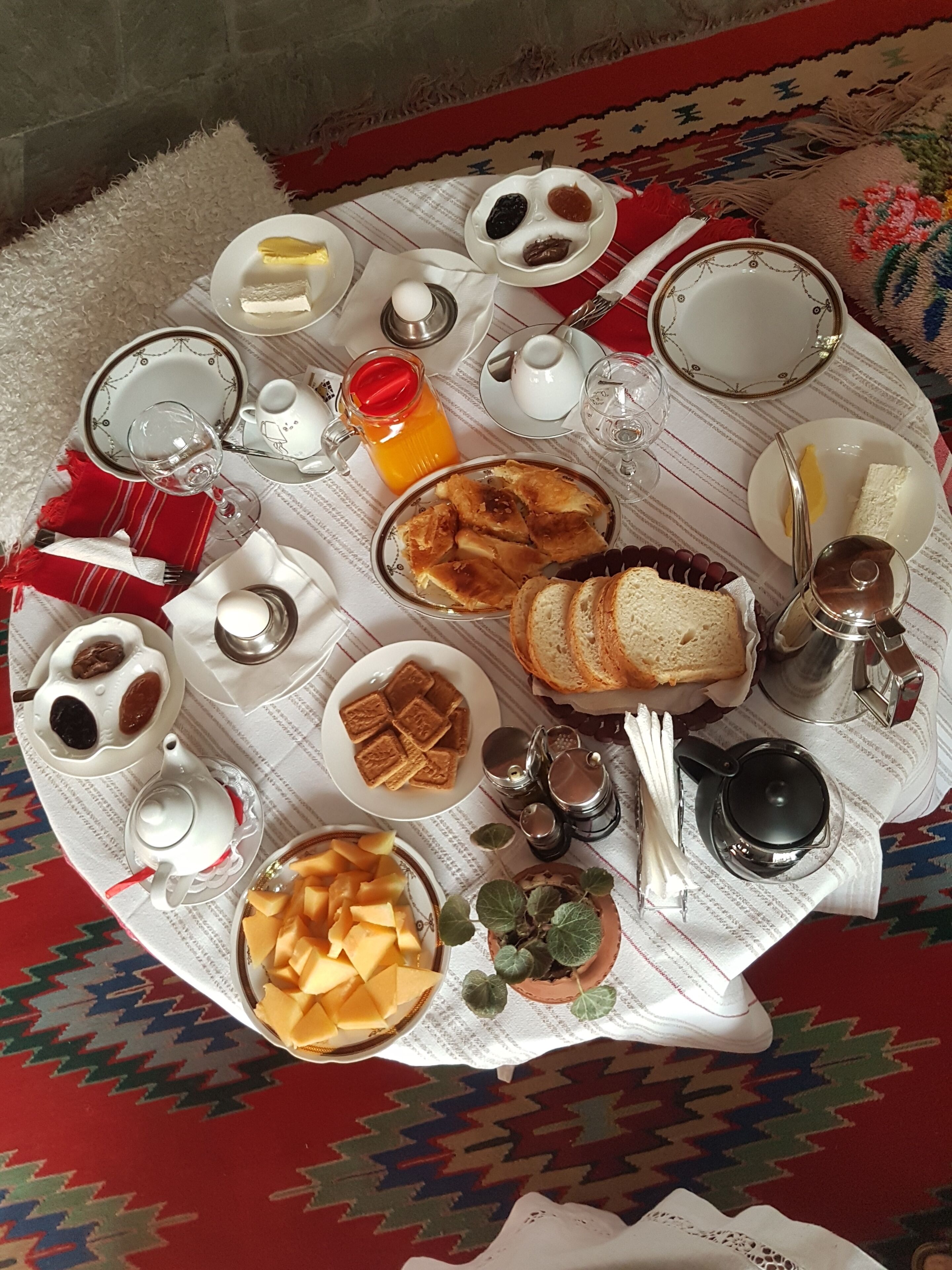 breakfast, lunch, dinner served; al fresco dining