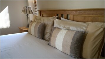 Individually furnished, soundproofing, iron/ironing board, free WiFi