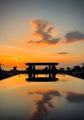 3 outdoor pools, pool umbrellas, sun loungers