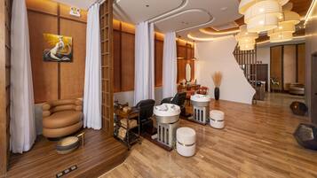 Sauna, Dampfbad, Körperbehandlungen, Gesichtsbehandlungen