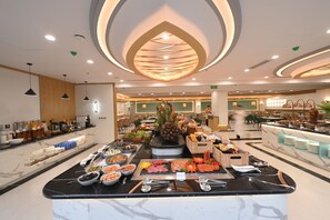 Daily buffet breakfast for a fee - WorldHotels Long Beach Resort Phu Quoc (Phu Quoc)