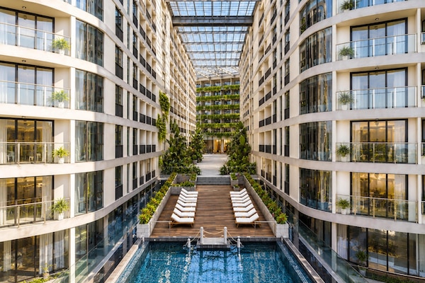 3 outdoor pools, pool umbrellas, sun loungers
