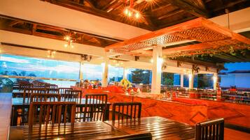 Breakfast, lunch and dinner served