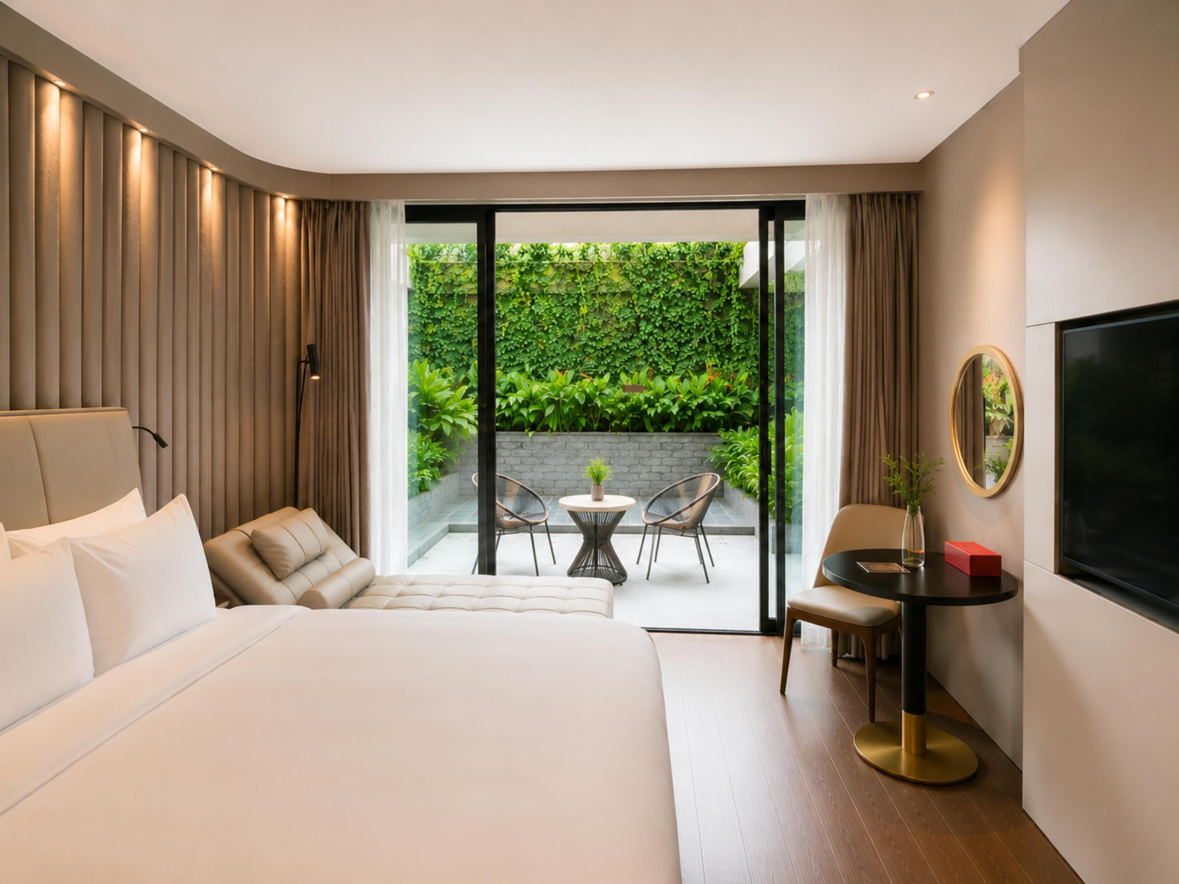 Deluxe King Private Garden View | 客房景观