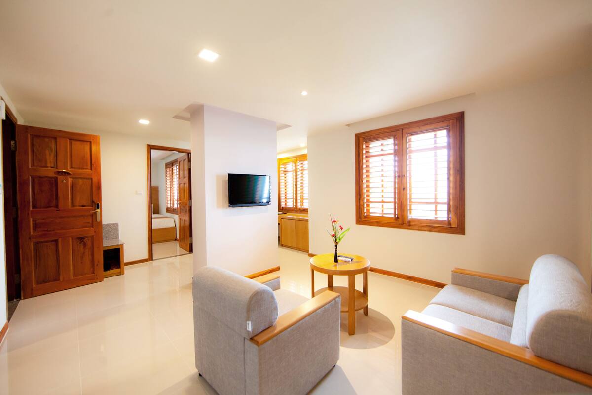 Family Room | Premium bedding, minibar, in-room safe, desk
