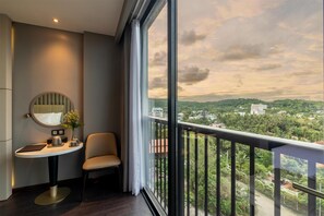 Deluxe Room, 1 King Bed, Non Smoking, Garden View | Premium bedding, minibar, in-room safe, desk - WorldHotels Long Beach Resort Phu Quoc (Phu Quoc)