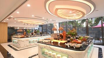 Bữa sáng buffet hàng ngày (10 USD/mỗi người)