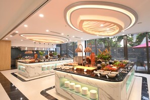 Daily buffet breakfast (USD 10 per person)