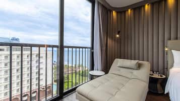 Deluxe-Zimmer, 1 King-Bett, Nichtraucher, Meerblick | Hochwertige Bettwaren, Minibar, Zimmersafe, Schreibtisch