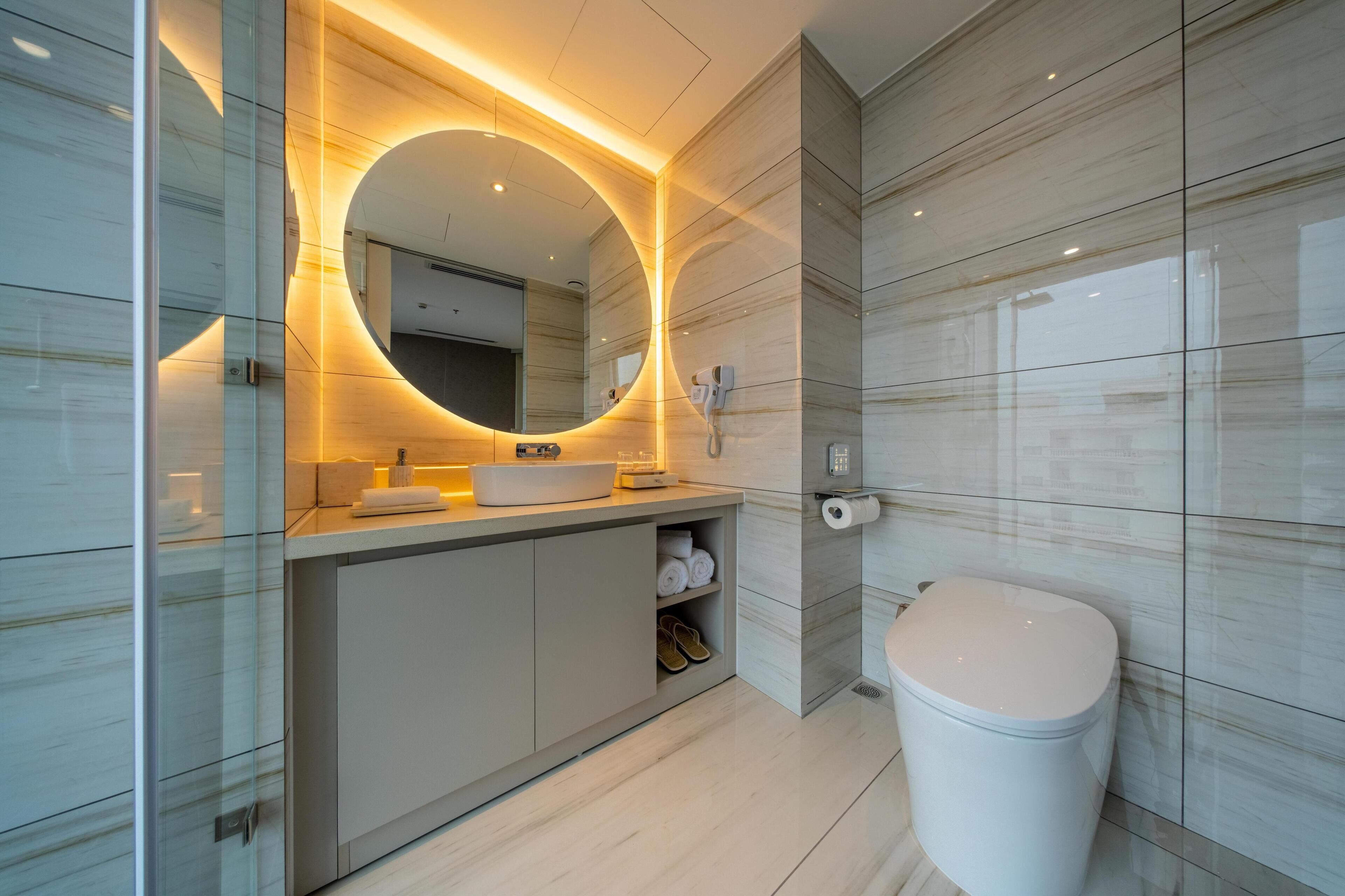Premium Room, 1 King Bed, Non Smoking, Sea View (with Sofabed) | Bathroom | Combined shower/tub, free toiletries, hair dryer, slippers