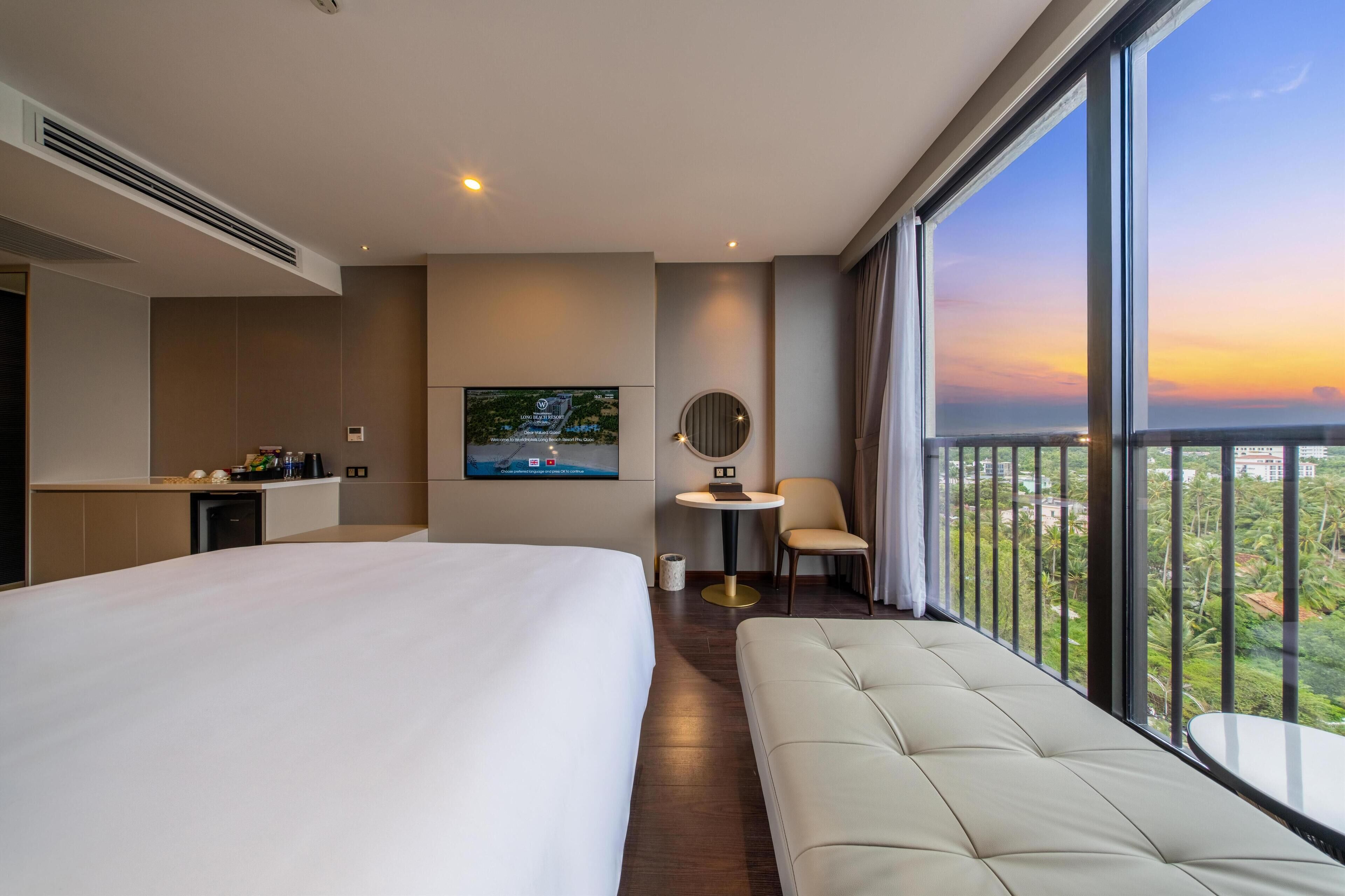 Deluxe Room, 1 King Bed, Non Smoking, Garden View