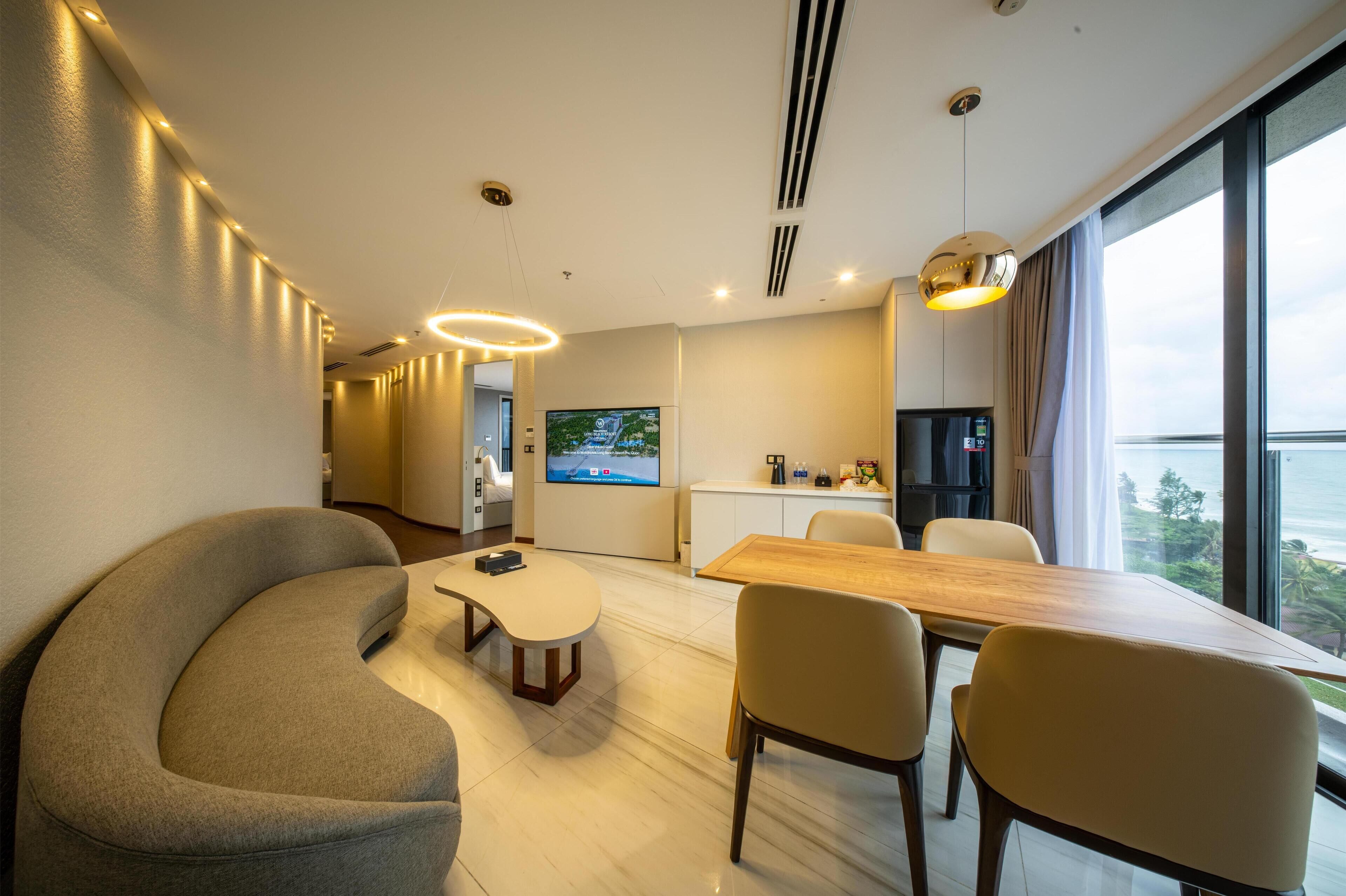 Suite, Multiple Beds, Bathtub, Ocean View (Living Room;with Sofabed)