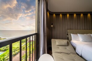 Deluxe Room, 1 King Bed, Non Smoking, Ocean View | Premium bedding, minibar, in-room safe, desk - WorldHotels Long Beach Resort Phu Quoc (Phu Quoc)