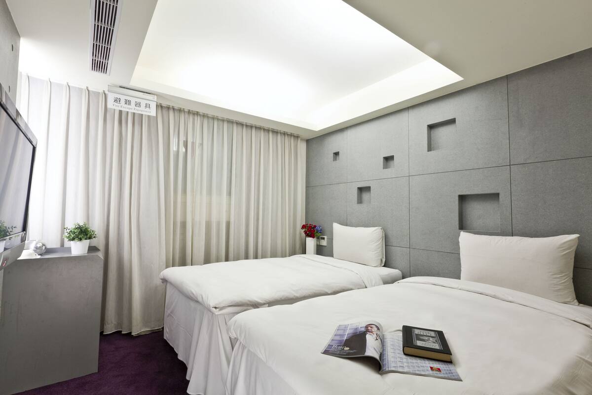 Twin Room, 2 Single Beds | Premium bedding, in-room safe, desk, free WiFi