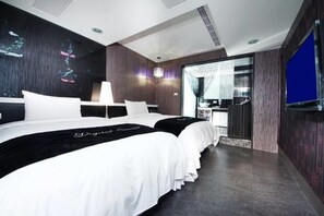 Familiekamer | Luxe beddengoed, een kluis op de kamer, een bureau, gratis wifi
