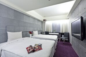 Seprai premium, brankas, meja kerja, dan Wi-Fi gratis