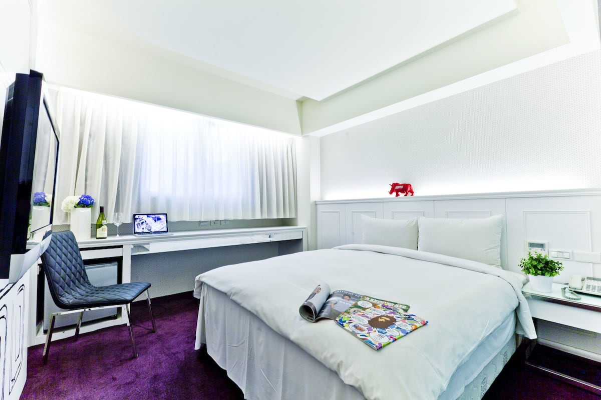 Tweepersoonskamer | Luxe beddengoed, een kluis op de kamer, een bureau, gratis wifi