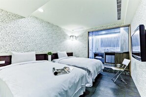 Premium bedding, in-room safe, desk, free WiFi