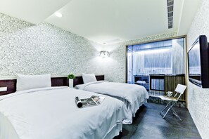 Premium bedding, in-room safe, desk, free WiFi