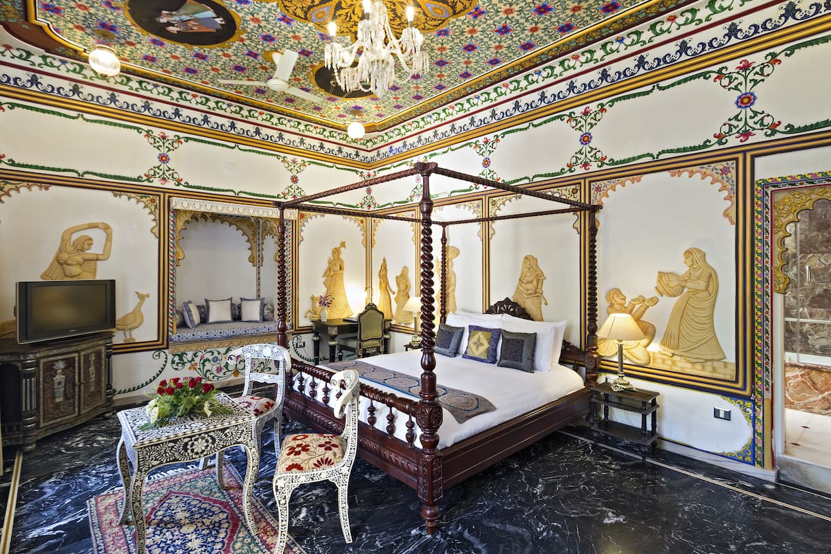 palace room  | premium bedding, in-room safe, desk, rollaway beds