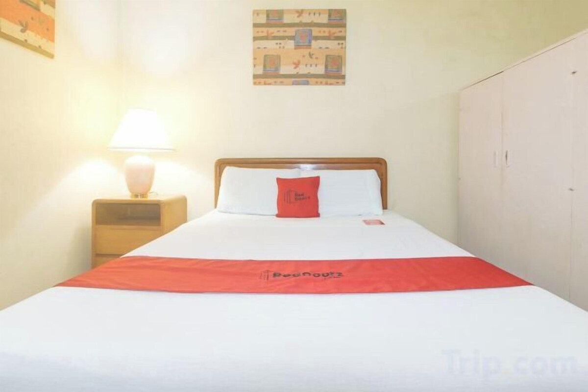 Desk, soundproofing, rollaway beds (surcharge), WiFi (free)