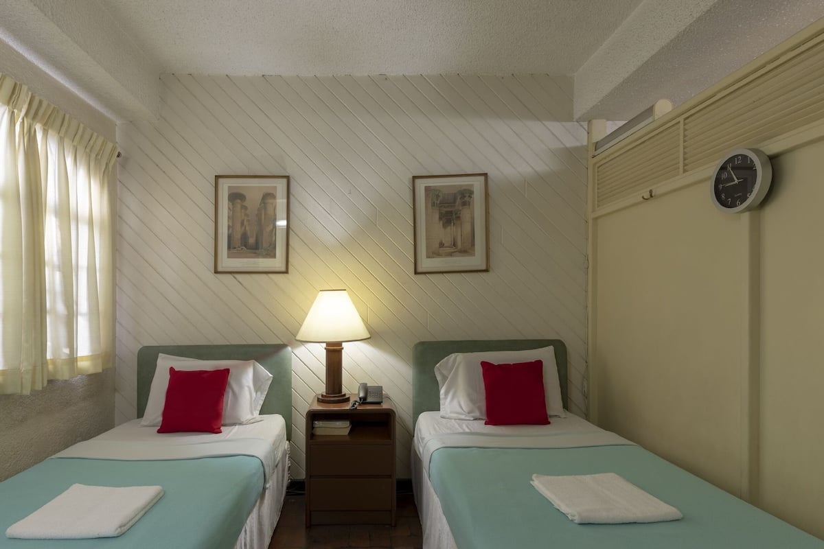 One Bedroom Twin | Desk, soundproofing, rollaway beds, free WiFi