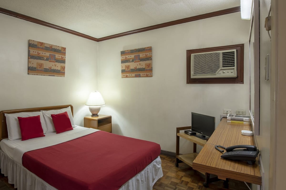 Standard Double Room | Desk, soundproofing, rollaway beds, free WiFi