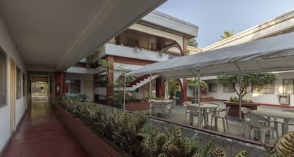 Broadway Court Apartelle