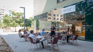 Se ofrece un desayuno bufé todos los días (por un coste adicional)