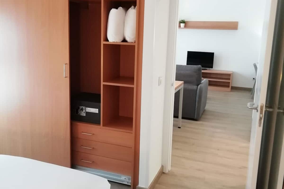 1 bedroom, premium bedding, down comforters, in-room safe