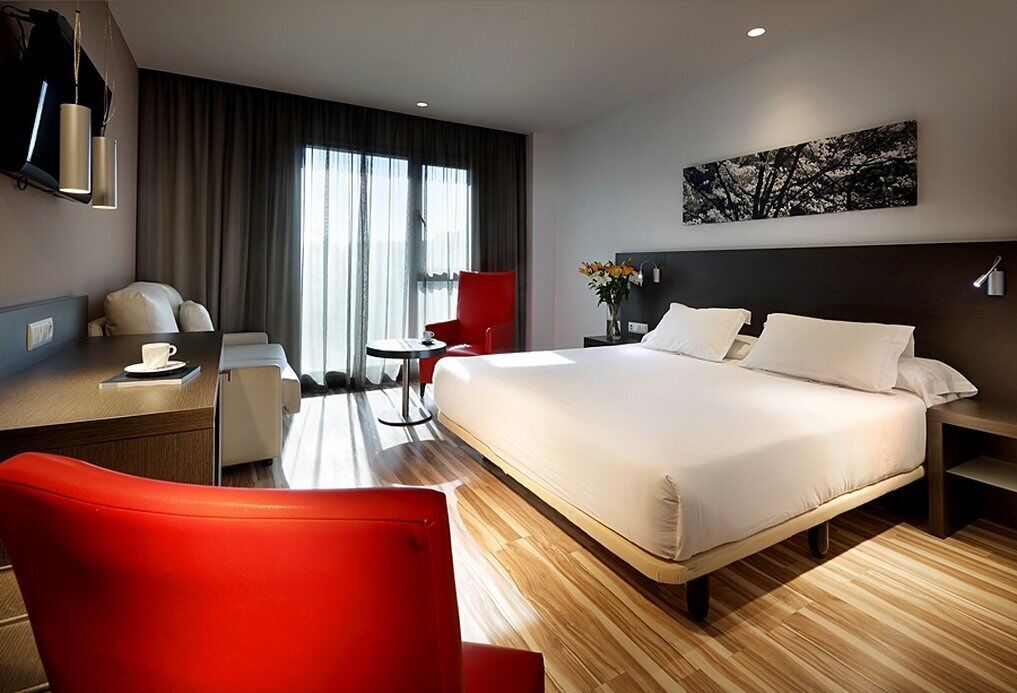 family room | down duvets, minibar, desk, soundproofing