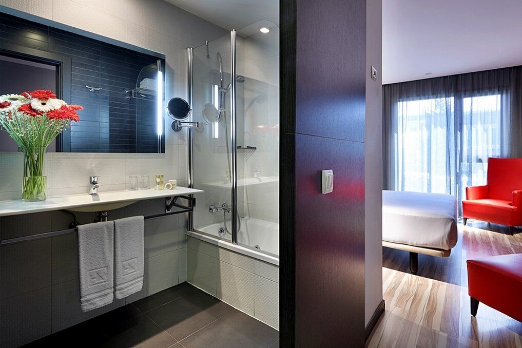 down duvets, minibar, desk, soundproofing