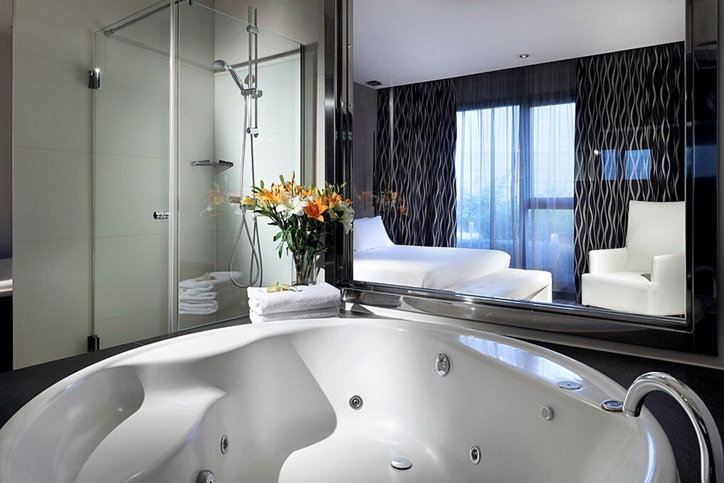 down duvets, minibar, desk, soundproofing