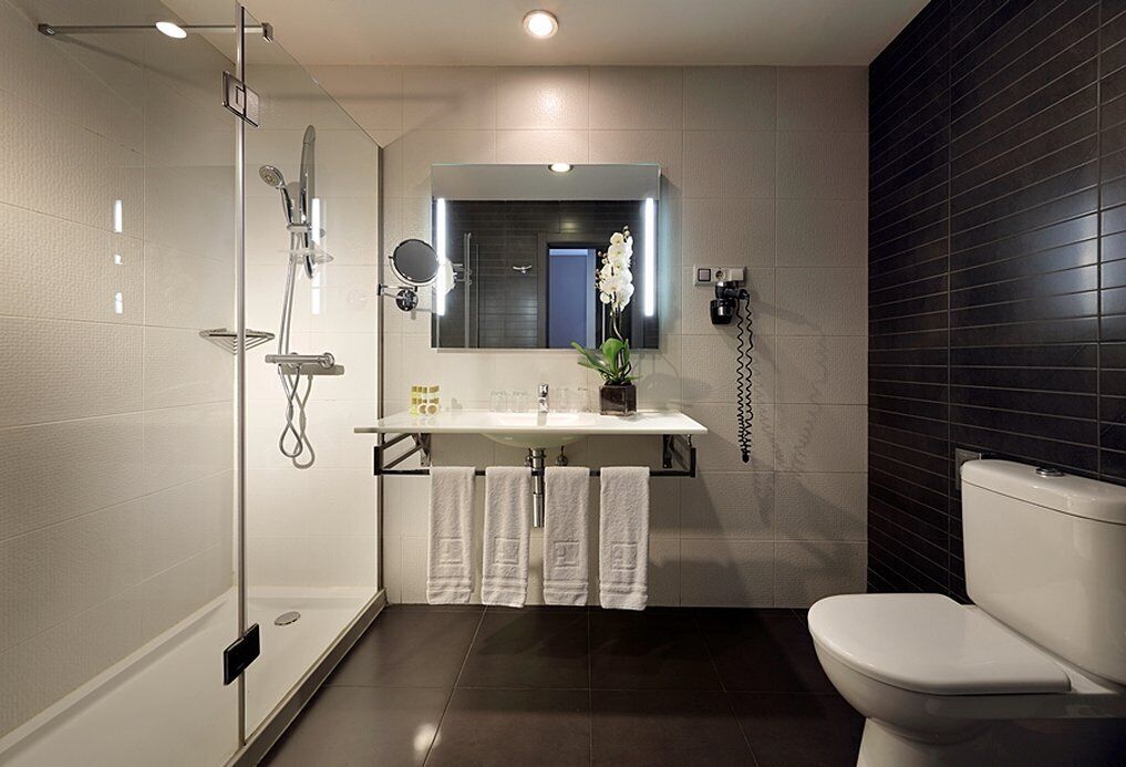 twin room (single use) | down duvets, minibar, desk, soundproofing