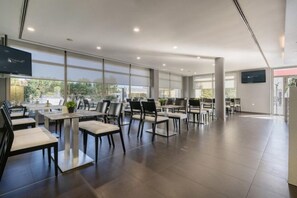 Bar (on property) - Hotel Eurostars Arenas de Pinto (Pinto)