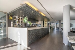 Bar (on property) - Hotel Eurostars Arenas de Pinto (Pinto)