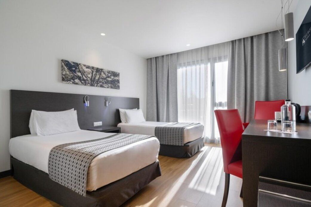 Habitación con 2 camas individuales (Single Use) | Edredón, minibar, escritorio y insonorización 