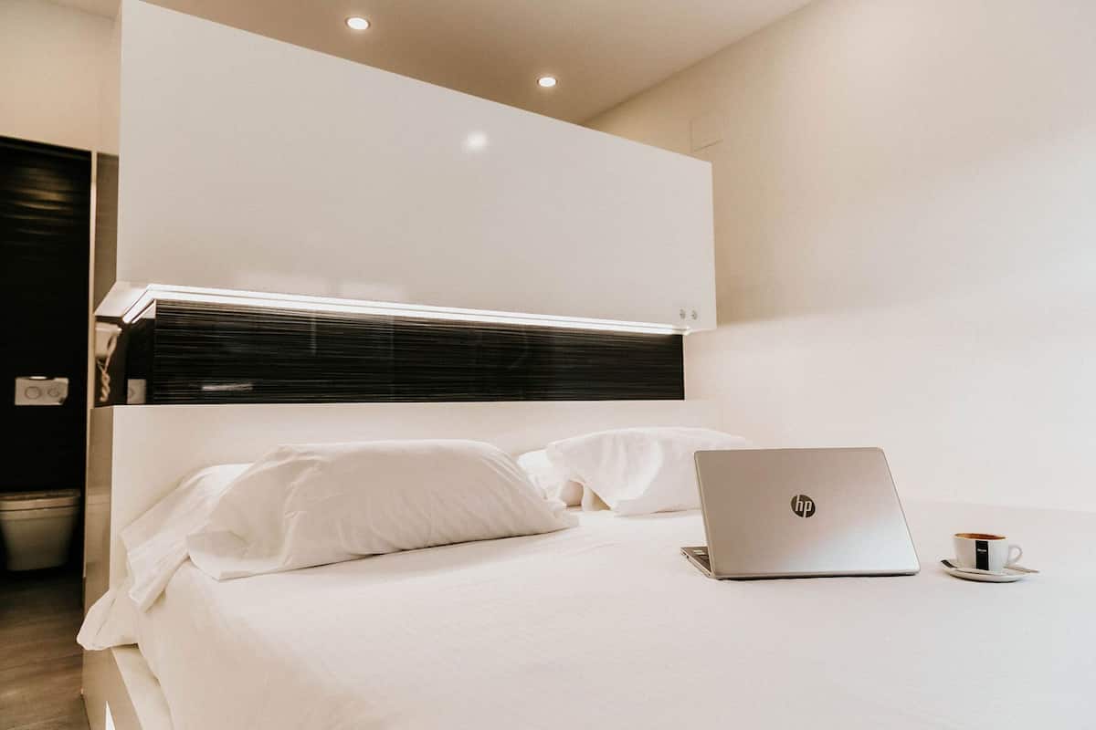 Minibar, in-room safe, desk, laptop workspace