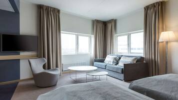 Rom – deluxe, 2 enkeltsenger, ikke-røyk | Skrivebord, skrivebord for bærbar PC, strykejern/-brett og sengetøy