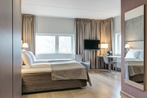 書桌、手提電腦工作空間、熨斗/熨衫板、床單