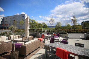 Dinner served, international cuisine, garden views 