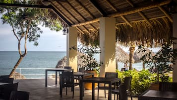 4 restaurants, breakfast, lunch, dinner served; international cuisine