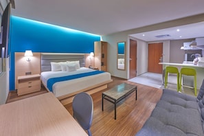 Suite, 1 cama de matrimonio grande, no fumadores | Escritorio, cortinas opacas, sistema de insonorización