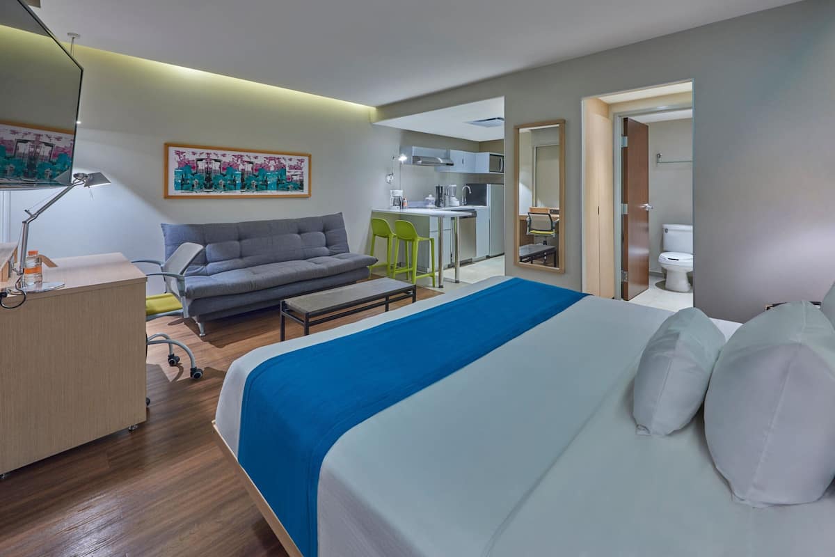 Suite, 1 King Bed, Non Smoking