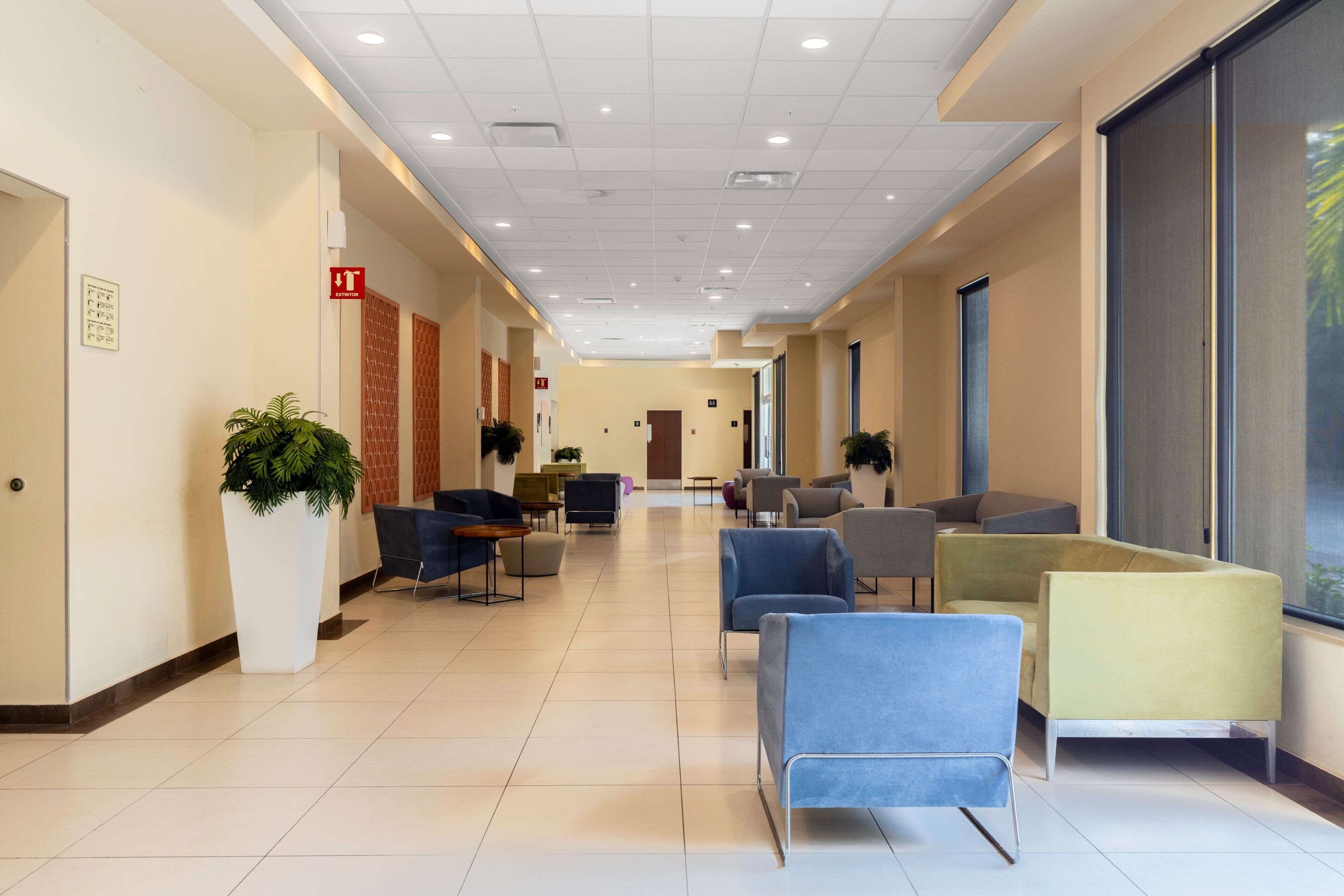 Lobby-lounge