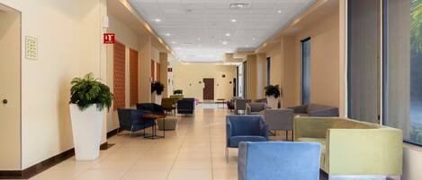 Lobby-lounge