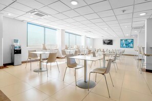 包含每日自助��早餐