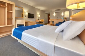 Suite, 1 queensize-seng med sovesofa | Skrivebord, strykejern/-brett og barnesenger (inkludert)