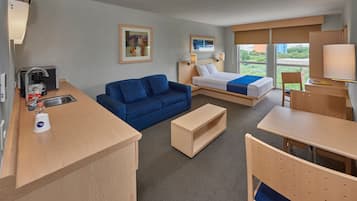 Suite, 1 Queen Bed with Sofa bed | Desk, iron/ironing board, free cribs/infant beds, free WiFi