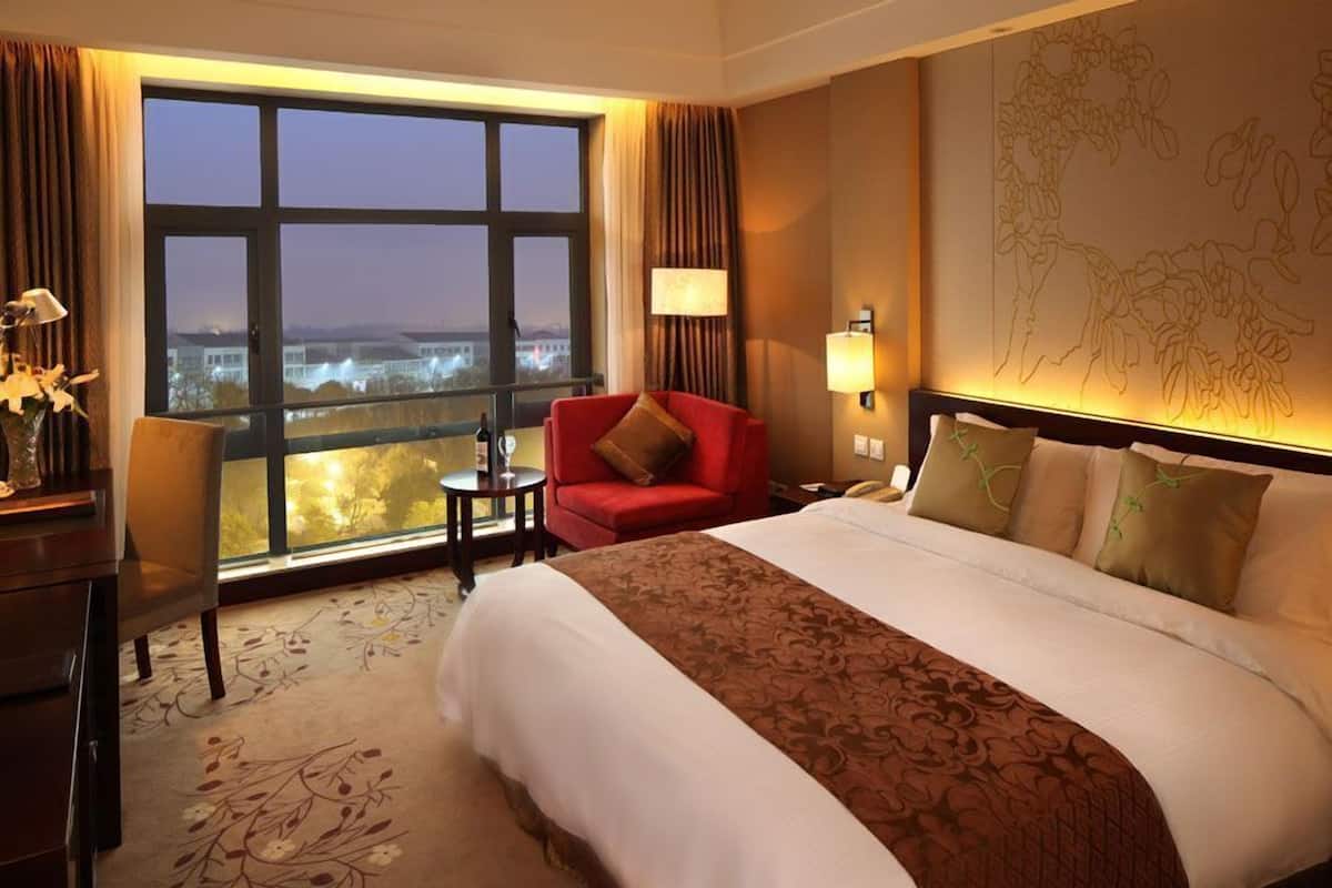 Quarto luxo | 1 quarto, frigobar, cofres nos quartos, escrivaninha
